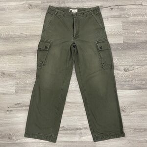 GAP Cargo Pants - Size 32